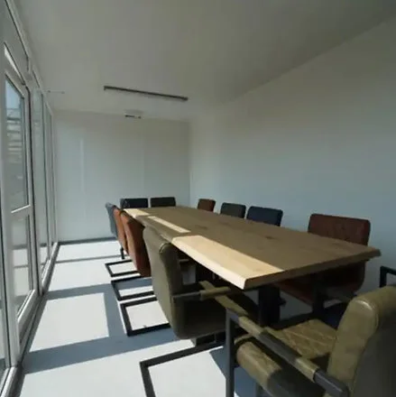 Container 6×3 mètres avec paroi vitrée Ral 7016 – Image 8