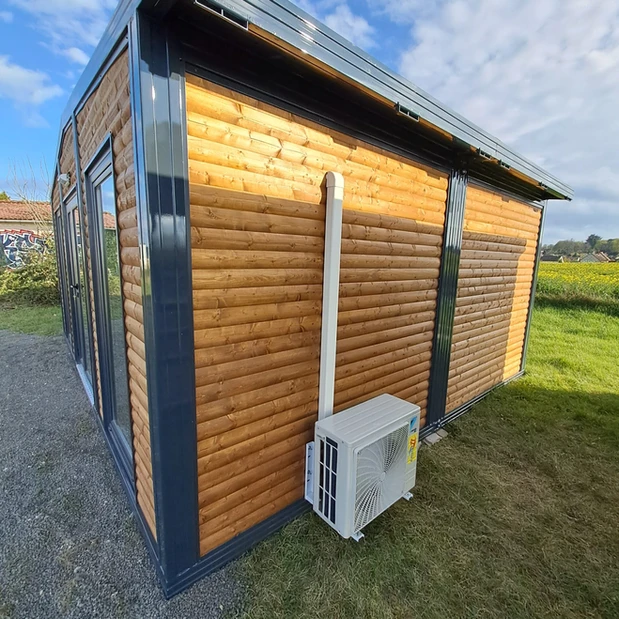Bungalow Meublé avec Chalet de Jardin – Image 12