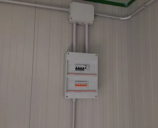 CONTENEUR DE CHANTIER (DIM. 5.00 X 2.40 M) – Image 4