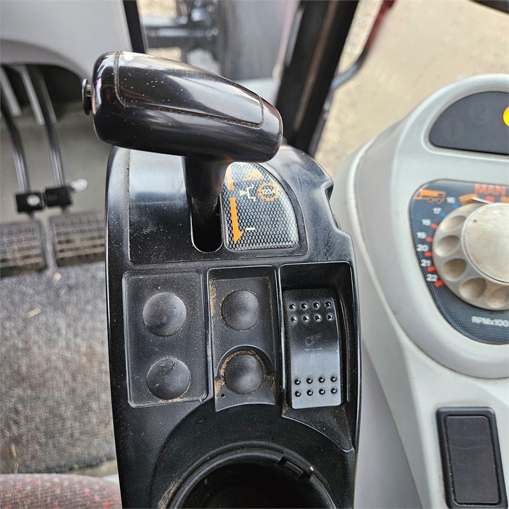 Massey Ferguson 6465 Dyna-6 – Image 19