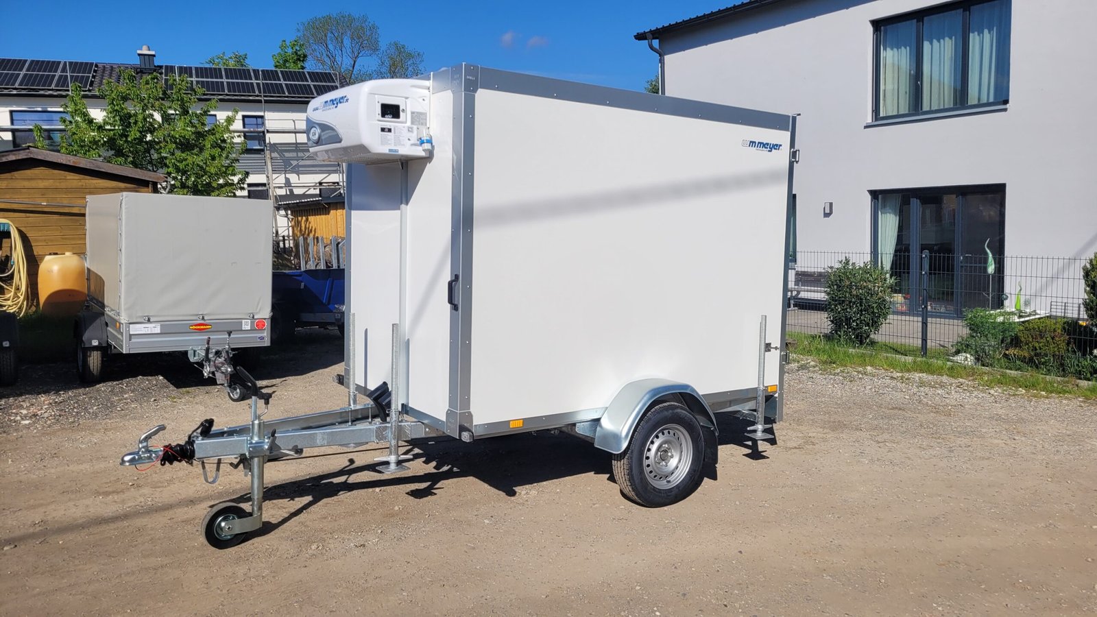 Remorque porte-voitures frigorifique AZKF 1325/145 avec WMK-4G, PTAC 1300 kg, surface de chargement 2,44 x 1,45 m, hauteur intérieure 1800 mm (rail d'arrimage inclus) – Image 3