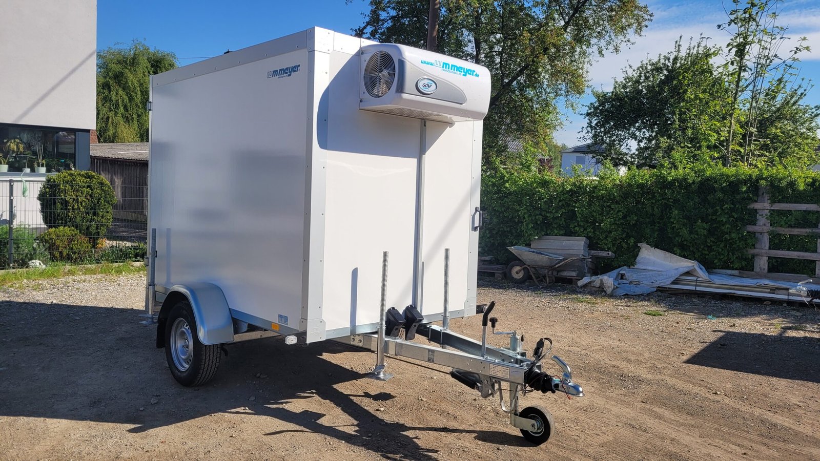 Remorque porte-voitures frigorifique AZKF 1325/145 avec WMK-4G, PTAC 1300 kg, surface de chargement 2,44 x 1,45 m, hauteur intérieure 1800 mm (rail d'arrimage inclus)